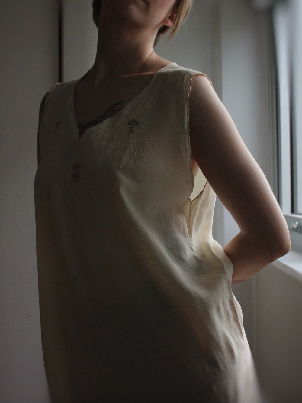 1920's Silk Net Basket & Floral Embroidered Slip Dress - Picture 5 of 8